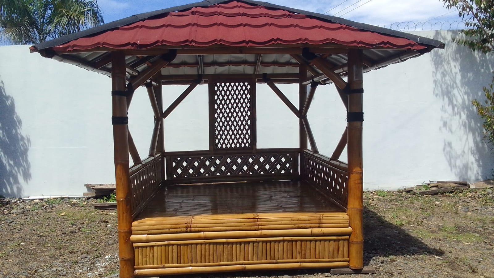 Gazebo Bambu Hitam Eksklusif